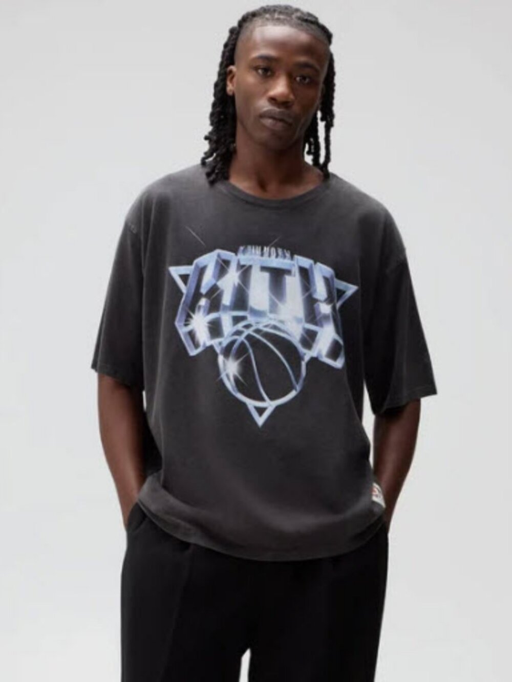 NWT Men KITH Off-Back (Item-64) NY Knicks Chrome Vintage Jones Graphic T-Shirt M